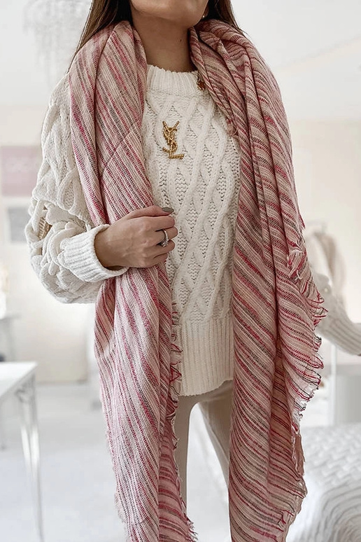 L'écharpe rose de Nyomi