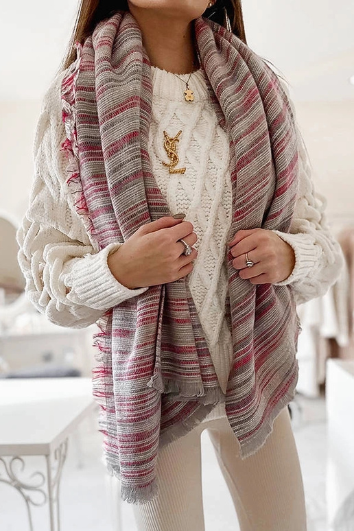 L'écharpe violette de Nyomi