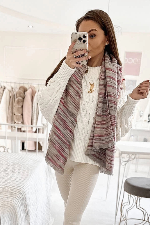 L'écharpe violette de Nyomi