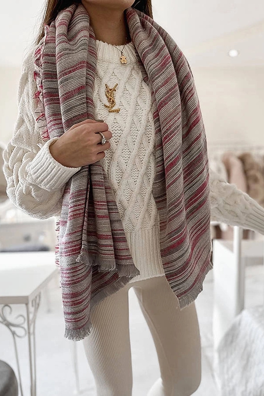 L'écharpe violette de Nyomi