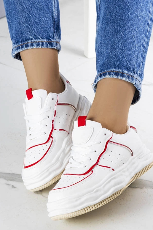 Baskets blanches avec empiècements...