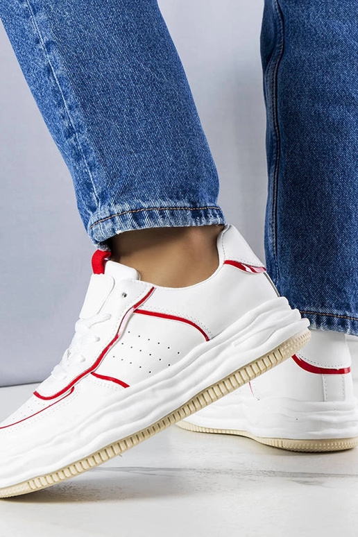 Baskets blanches avec empiècements...