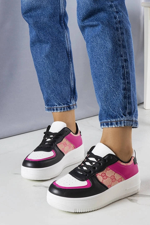 Chaussures de sport roses et noires...