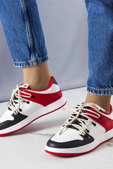 Baskets rétro noires et rouges, « Shari »
