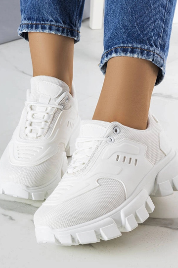 Baskets blanches sur... 2