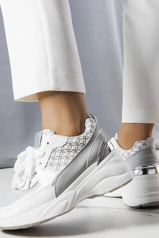 Baskets grises avec monogramme, « Lora »