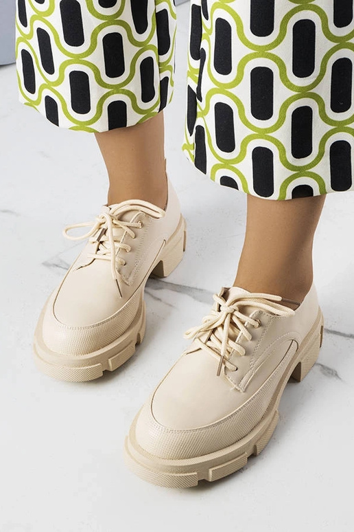 Chaussures beiges à semelle massive Kay Chaussures beiges à semelle massive Kay