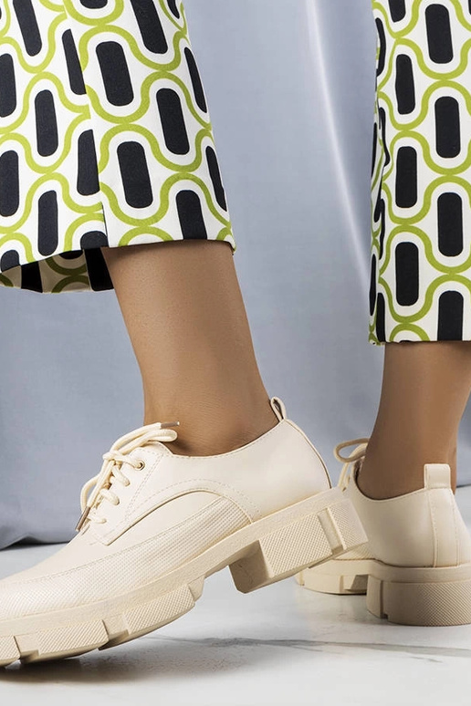 Chaussures beiges à semelle massive Kay Chaussures beiges à semelle massive Kay