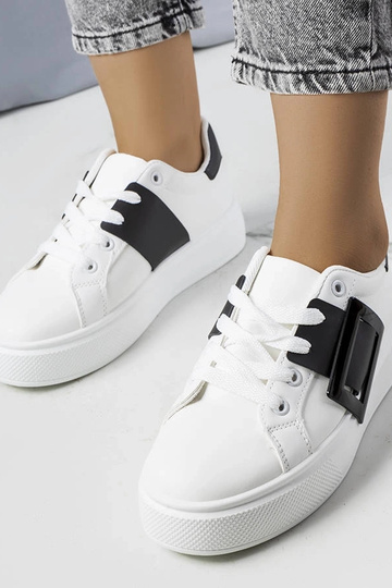 Baskets blanches décorées...