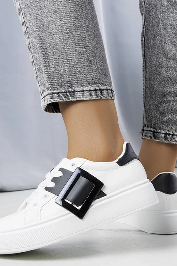 Baskets blanches décorées... 2