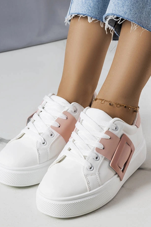 Baskets blanches décorées d'une... Baskets blanches décorées d'une...