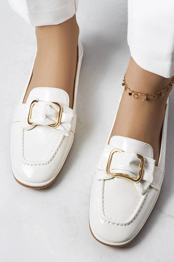 Mocassins vernis blancs...