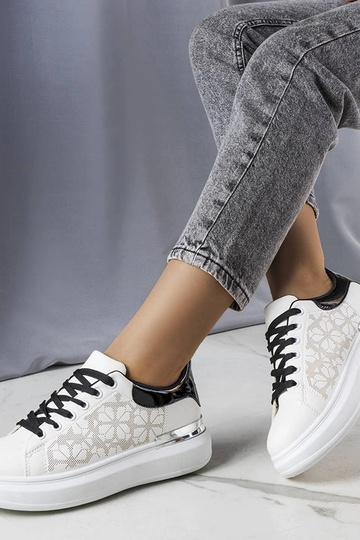 Baskets perforées noires et blanches Erin 2