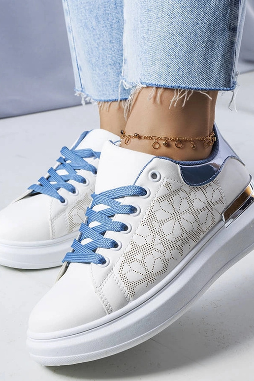 Les chaussures perforées blanches et... Les chaussures perforées blanches et...