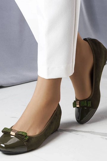 Ballerines compensées recouvertes de Cailot vert
