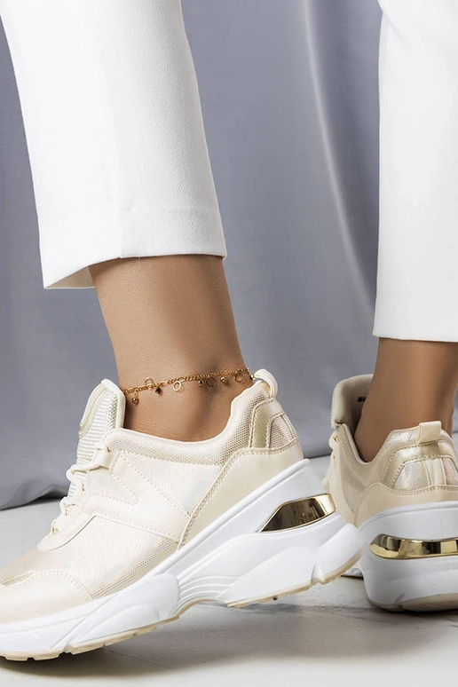 Baskets beiges avec empiècements... Baskets beiges avec empiècements...