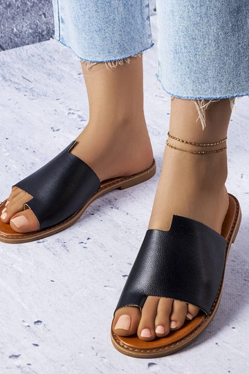 Chaussons noirs avec tige irrégulière, « Latourelle »