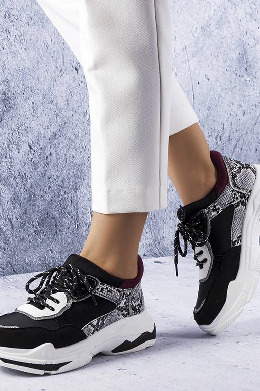 Baskets noires décorées... Baskets noires décorées...