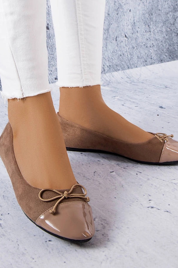 Ballerines à bout verni...