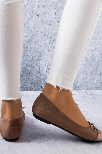 Ballerines à bout verni... 2