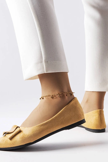 Ballerines beiges ornées de...