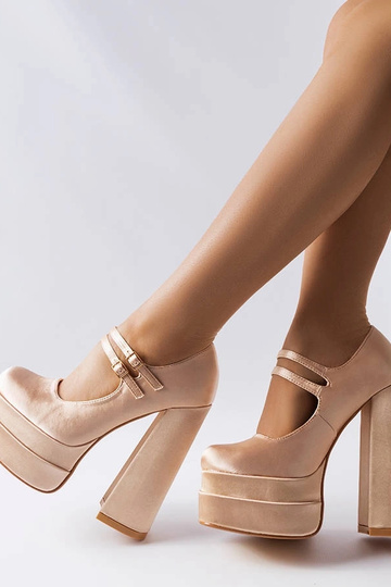 Escarpins beiges à talons... 2