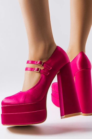 Escarpins à talons hauts... 2