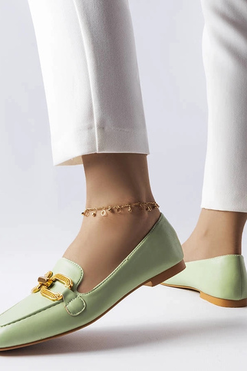 Mocassins verts à boucle... 2