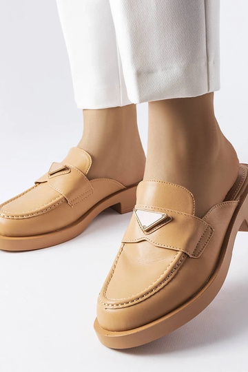 Sandales à bout fermé...