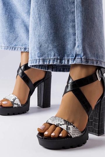 Sandales blanches à imprimé... 2