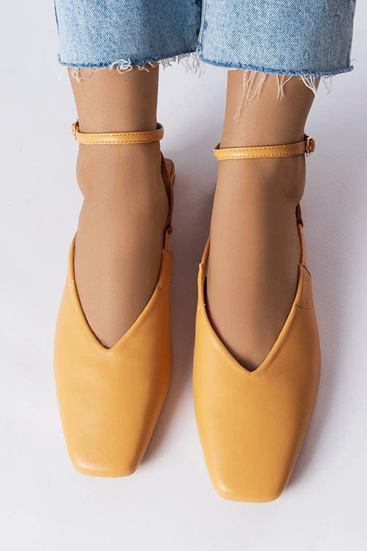 Sandales fermées beiges Jehovah