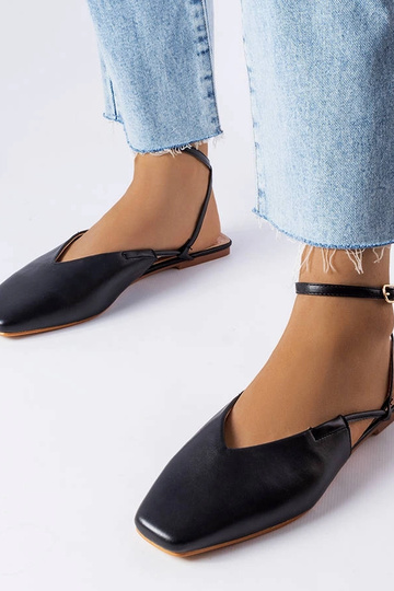 Sandales noires à bout...