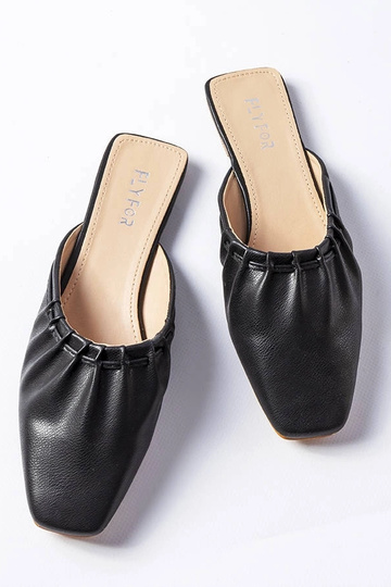 Mules noires à bout volanté... 2