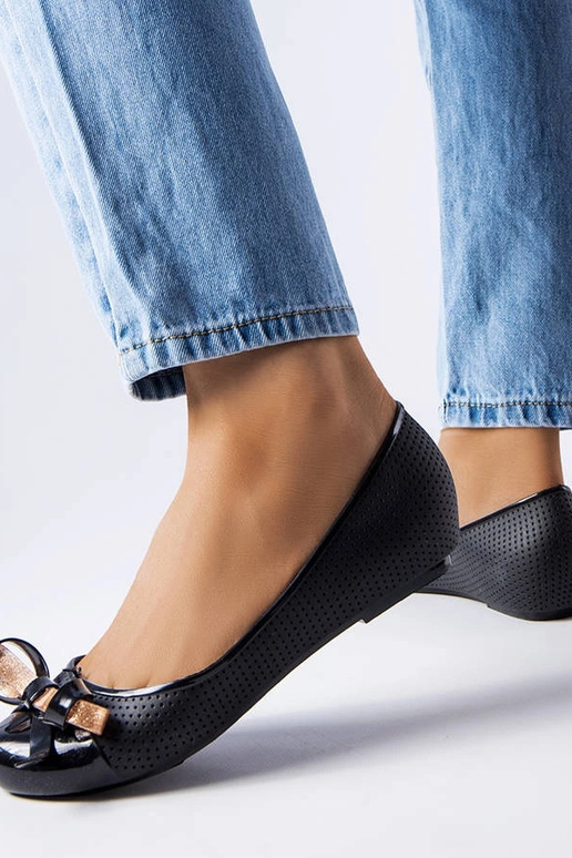 Ballerines noires décorées d'un nœud... Ballerines noires décorées d'un nœud...