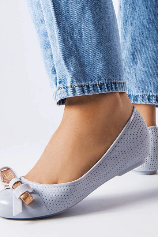 Ballerines grises décorées d'un nœud...