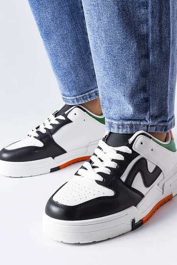 Chaussures noires et blanches à semelle épaisse Harter
