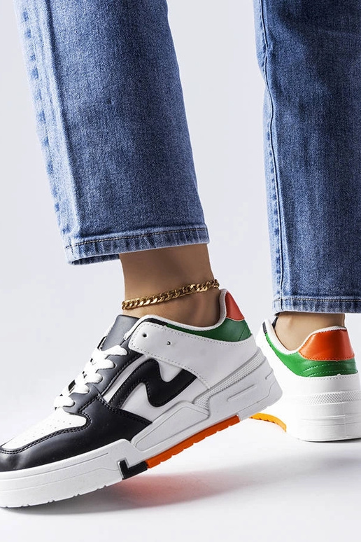 Chaussures noires et blanches à...