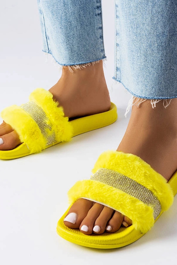 Claquettes en fourrure jaune avec zircons Carrito