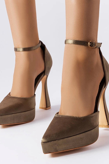 Escarpins à talons hauts...