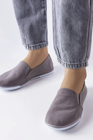 Baskets élastiques grises...