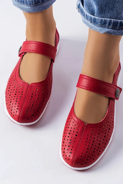 Chaussures en cuir ajourées rouges, «...