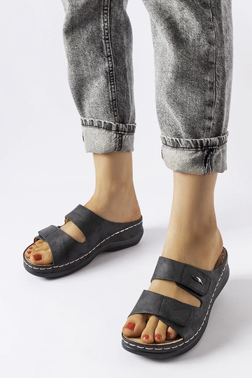 Pantoufles noires à basse...