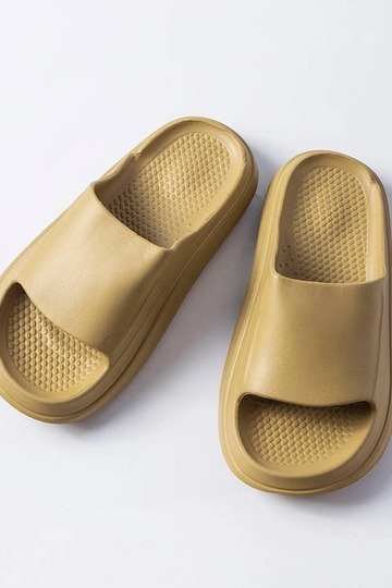 Pantoufles en caoutchouc... 2