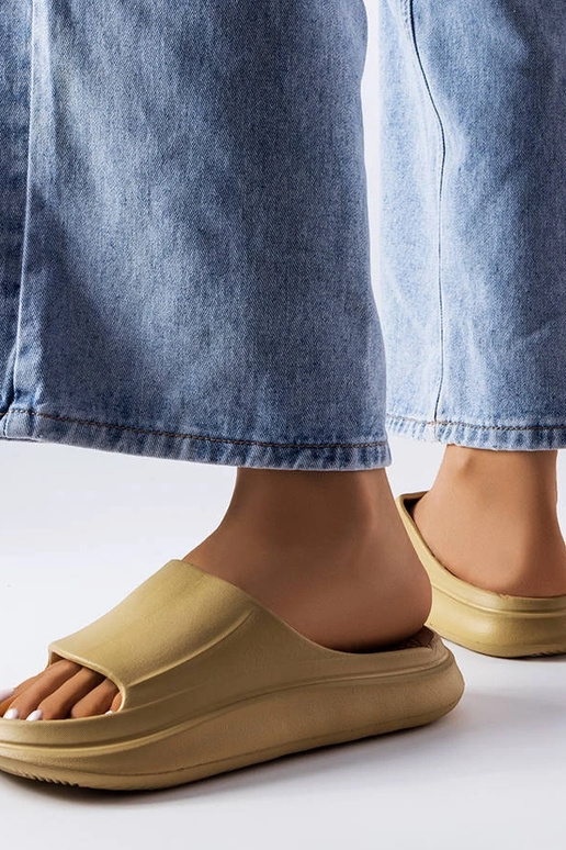 Pantoufles en caoutchouc couleur...