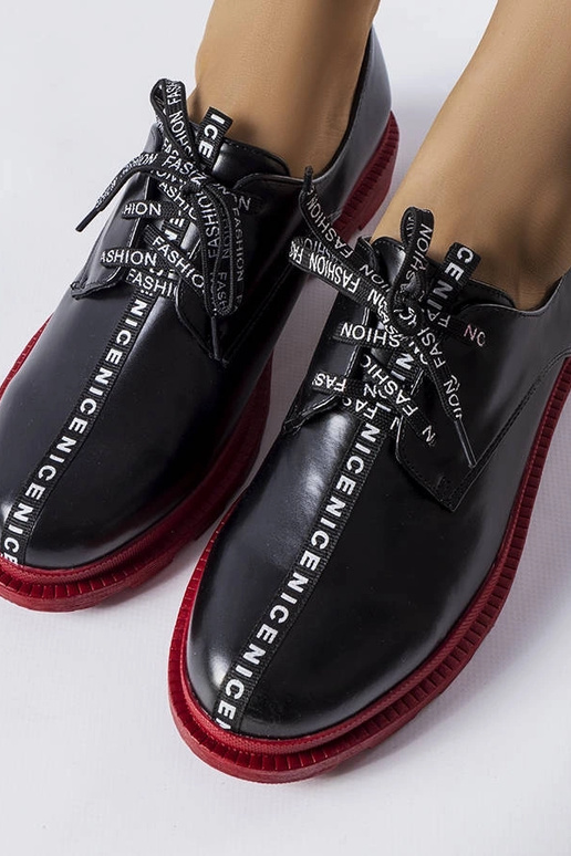 Bottines noires à semelle... Bottines noires à semelle...