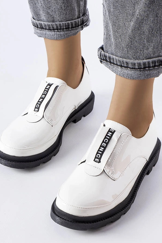 Chaussures Legget en cuir verni blanc