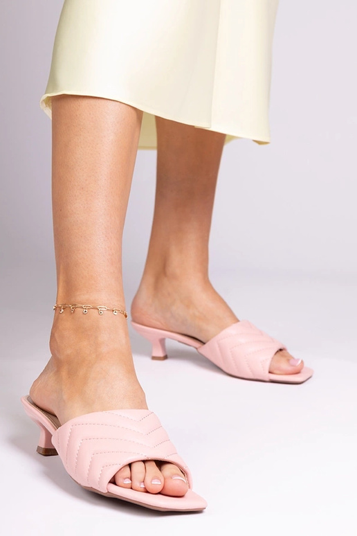 Pantoufles roses à petit talon, «...