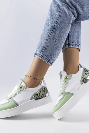 Baskets vertes sur la... 2