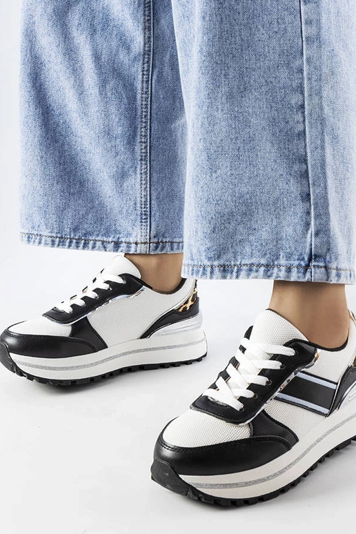 Baskets noires avec empiècements...