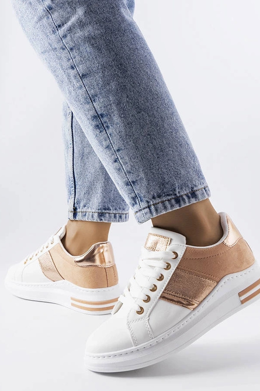 Baskets blanches avec empiècements...